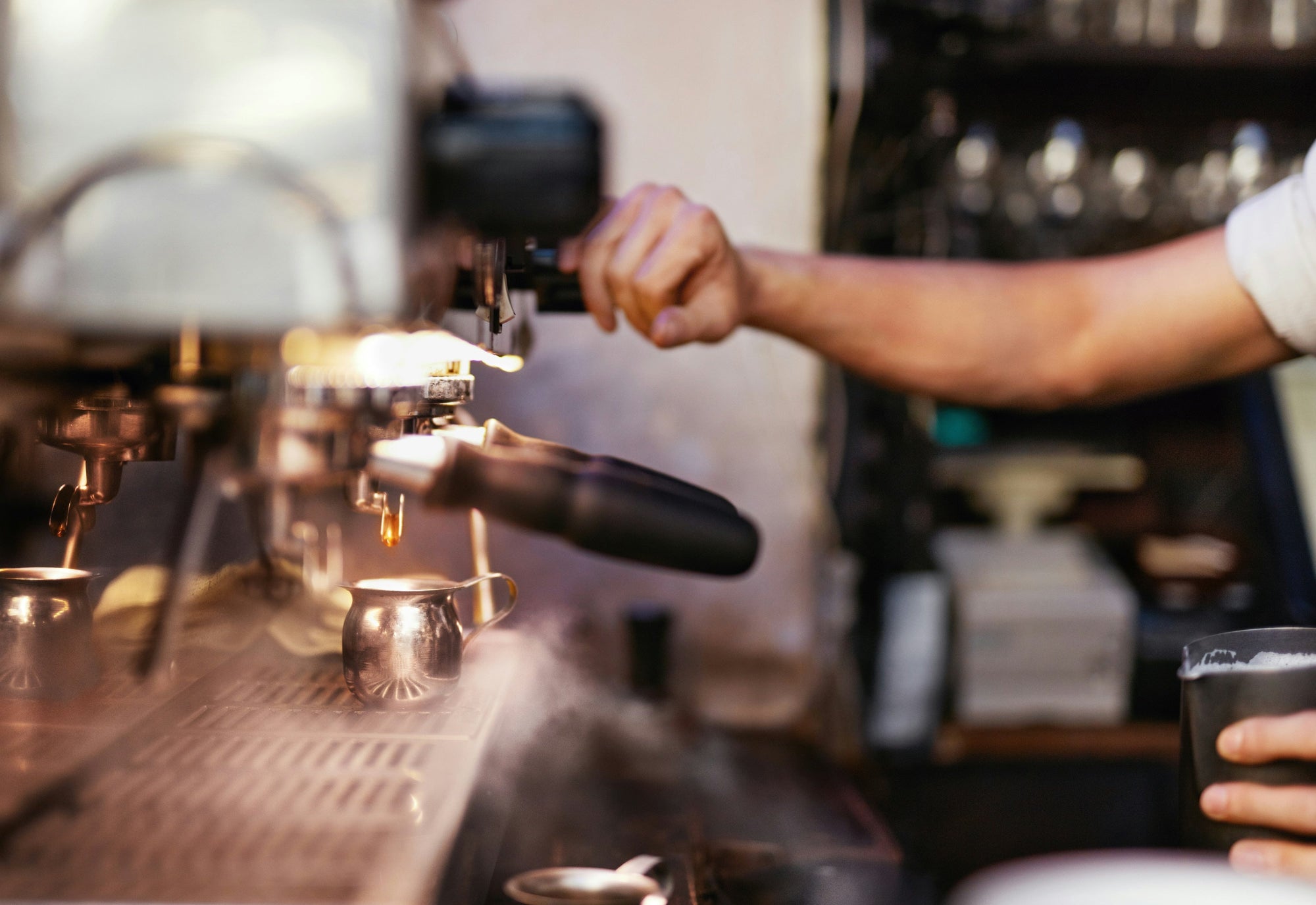 espresso machine pulling shot