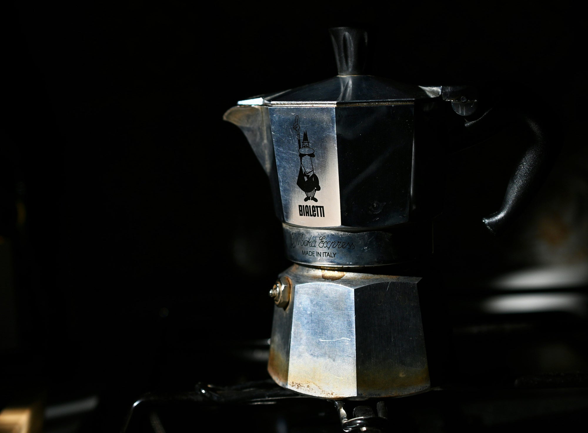 Moka Pot vs Espresso Machine: What's Actually the Difference?